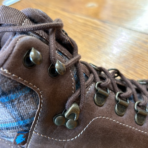 Rocket Dog brown lace up hiking style boots. Size 6. Excellent condition. - Picture 10 of 12